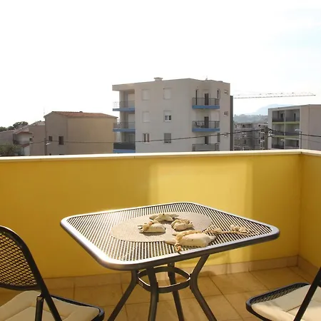 Mario Apartment Podstrana