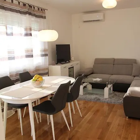 Mario Apartment Podstrana